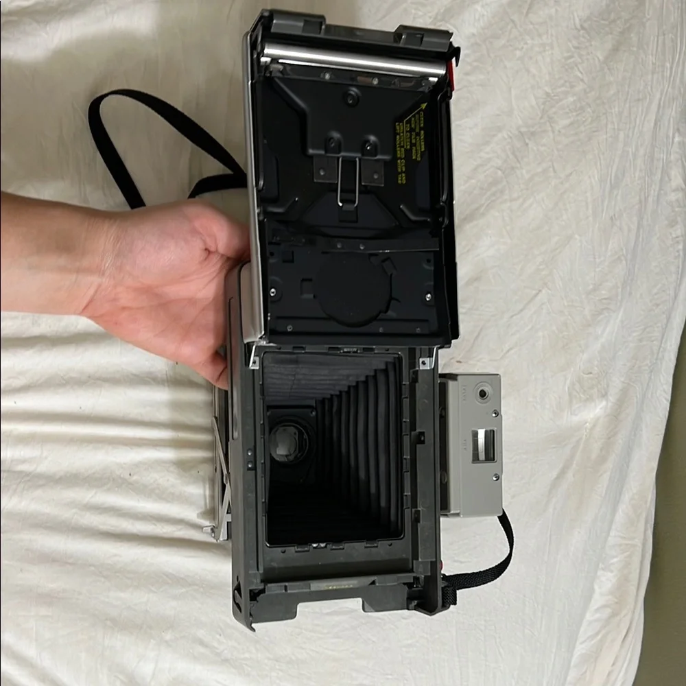 Vintage Polaroid 420 Land Camera - Picture 3 of 6